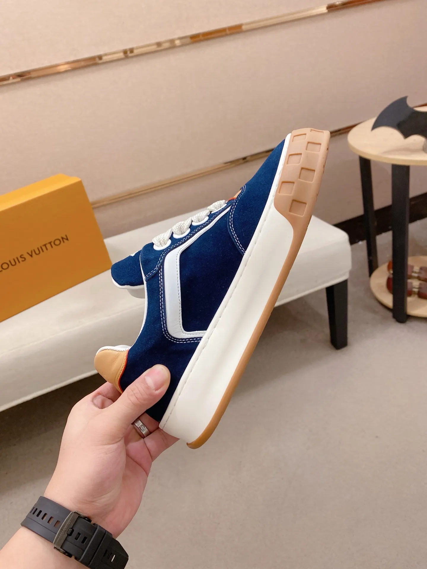 Factory price: 480💰 LV 🫏The colorful interpretation of BUTTERSOFT sneakers combines sheepskin, The colorful interpretation of LV BUTTERSOFT sneakers combines sheepskin and calfskin for a super soft feel. Designed by Pharrell Williams, this '60s-inspired shoe features a padded upper that's been crafted by Louis Vuitton craftsmen to further enhance the comfort of the leather. In addition to the LV initials, it features multiple signatures, including natural leather trim and an embossed pattern of Pharrell Williams and lobster on the side, referencing the Fall/Winter 2025 men’s show. A must-have artifact for fashionistas✅ Code number 38-44